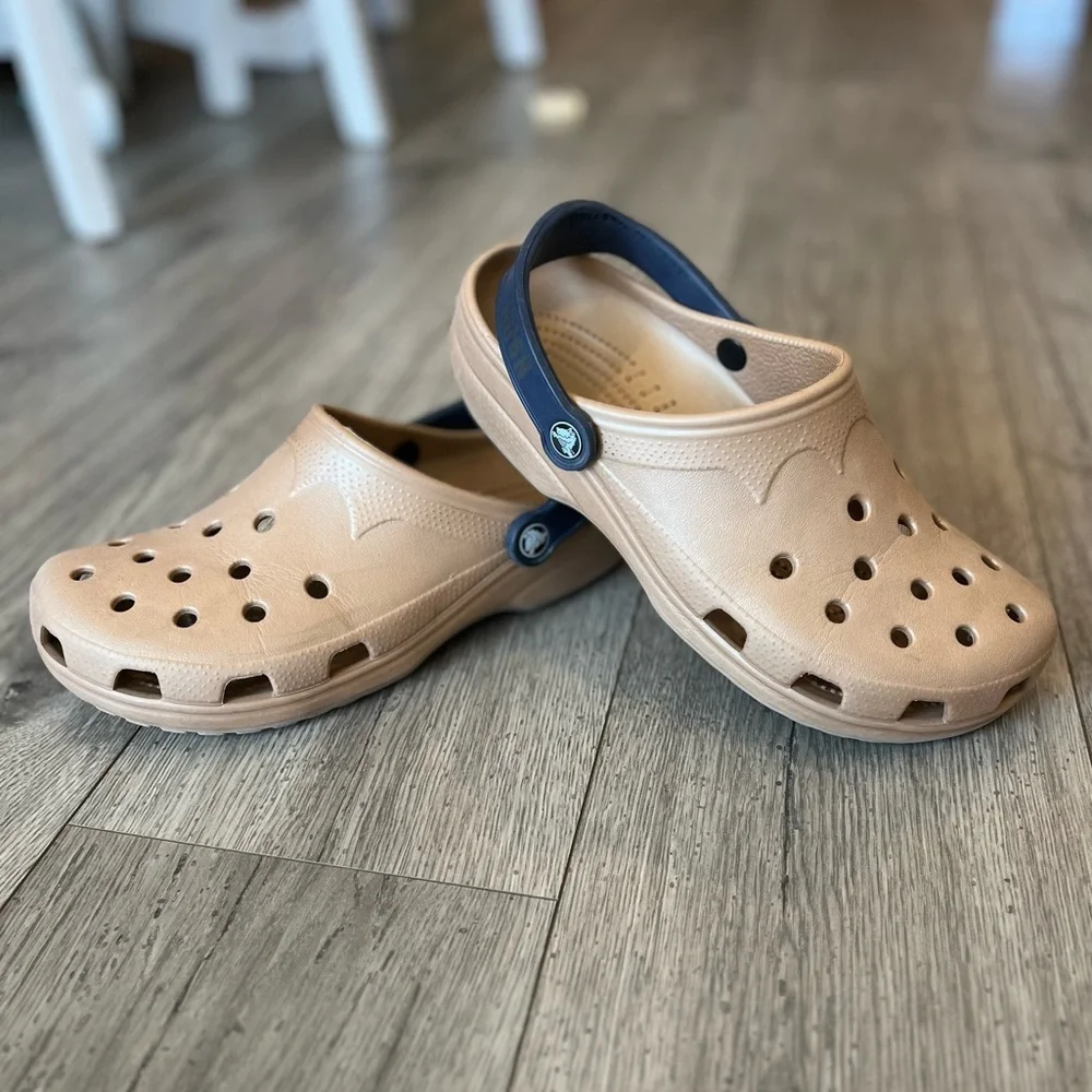 Crocs Men’s Notre Dame Fighting Irish Gold Navy Size XL 10-11 RARE Gently Used